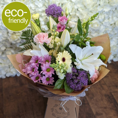 Thinking of You - Thinking of You: A Handcrafted Expression of Care
Say it simply, say it beautifully. This natural and simple bouquet features a special selection of seasonal blooms.